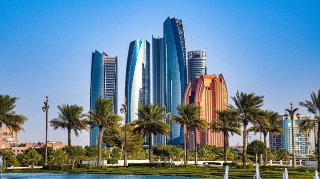 В Абу-Даби заявили о гибели двух человек при падении обломков ракеты - «Новости»