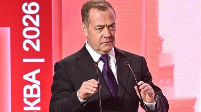 «Бандеровская свора»: Медведев прокомментировал удары ВСУ по колледжу в ЛНР - «Новости»