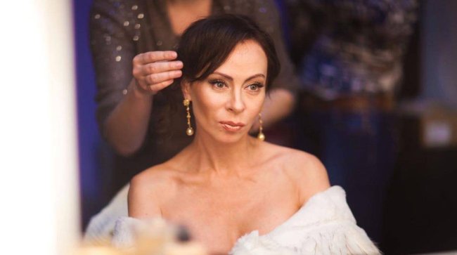 Хлебникова продолжает попытки вернуться на сцену после смерти экс-супруга и пожара - «Новости»