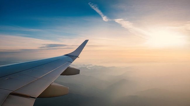 Самолет IndiGo экстренно сел в Индии из-за возгорания пауэрбанка на борту - «Новости»