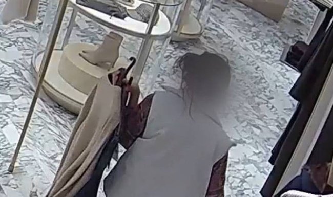 Женщина похитила одежду и брендовую сумку из двух магазинов в центре Москвы - «Новости»