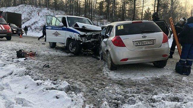 На Урале инспекторы ДПС спасли автобус с детьми от ДТП с иномаркой - «Авто»