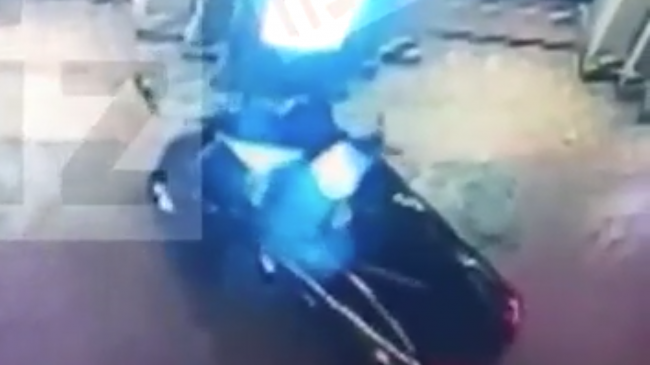 Врезавшийся в Театр имени Вахтангова автомобиль попал на видео - «Авто»