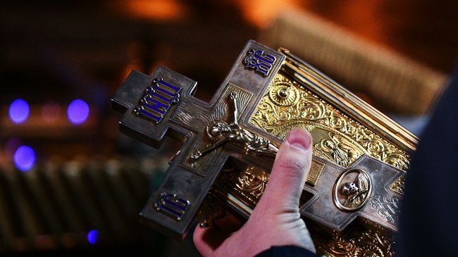 Жители Румынии требуют изменить обряд крещения после смерти младенца - «Религия»