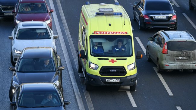 В Москве автомобиль сбил человека на пешеходном переходе - «Новости России»