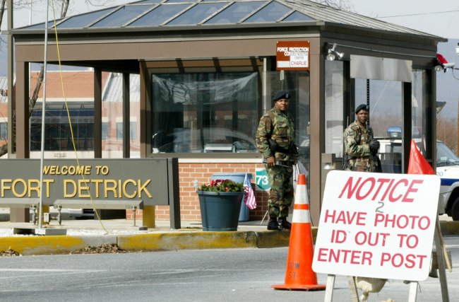Фейк программы «Время»: пандемия могла начаться из-за утечки вируса из американской военной лаборатории - «Антифейк»