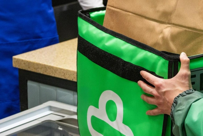 «Надеюсь, вы простите нам этот случай». Челябинке отказались вернуть деньги за недоставленный курьером заказ - «Новости бизнеса»