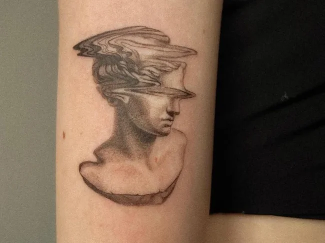 «Страдают мастера старой закалки»: татуировщики рассказали, как изменились цены в их сфере за последние годы - «Новости бизнеса»