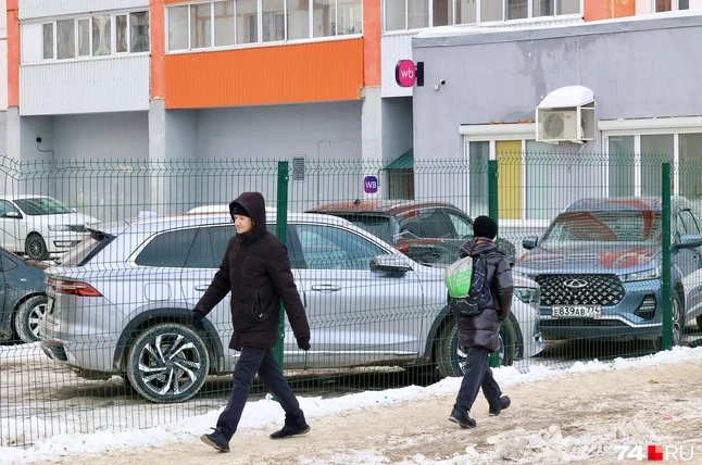 «Это приватная часть, она только для жителей!» Челябинцев возмутило открытие пункта выдачи Wildberries в закрытом дворе - «Новости бизнеса»