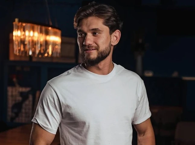 «Женился в 10 лет, в 14 стал отцом». Цыган рассказал, как совмещает жизнь в таборе, блогерство и барный бизнес - «Новости бизнеса»